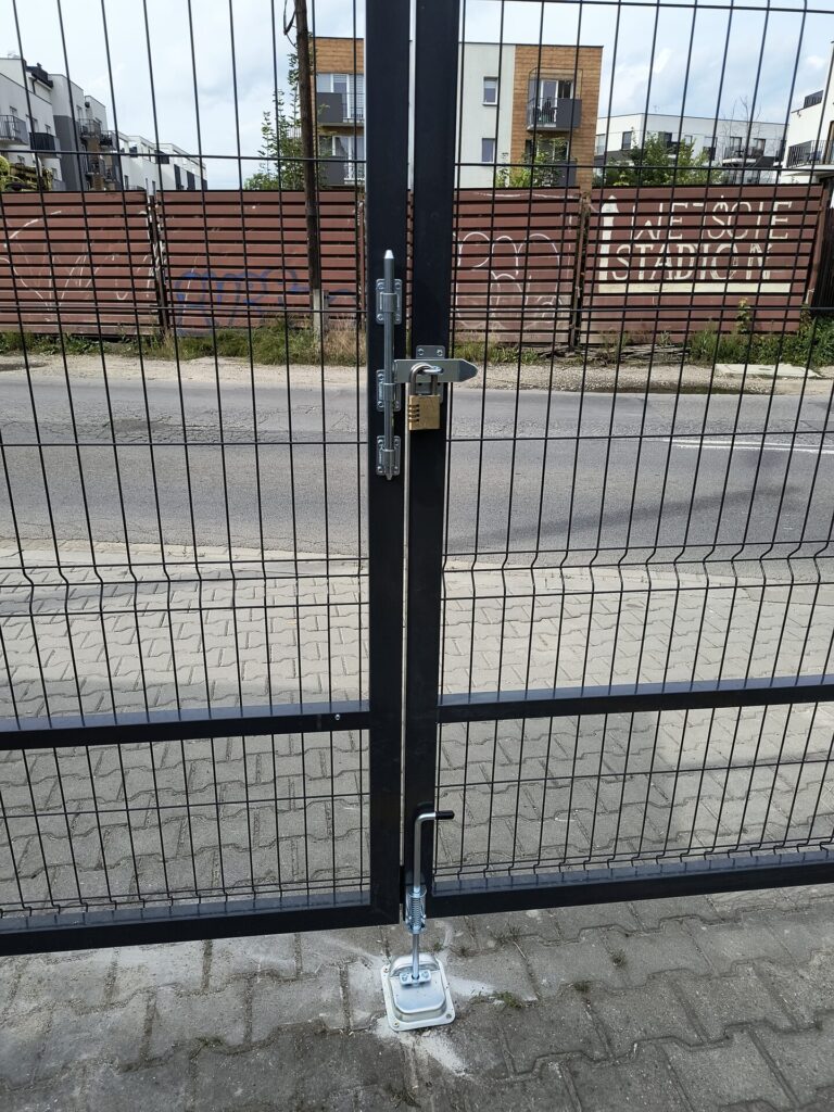 Brama wjazdowa z automatyką — realizacja Proeldom, Kraków