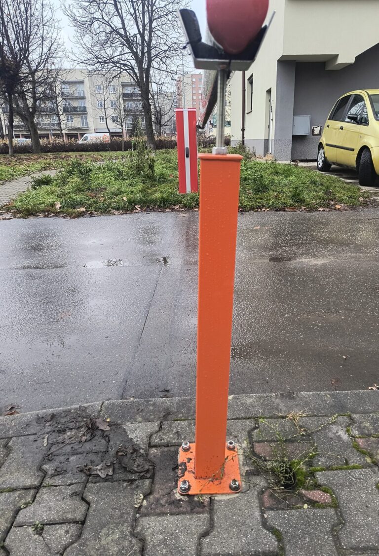Szlaban automatyczny osiedlowy z kontrolą dostępu — realizacja Proeldom, Kraków