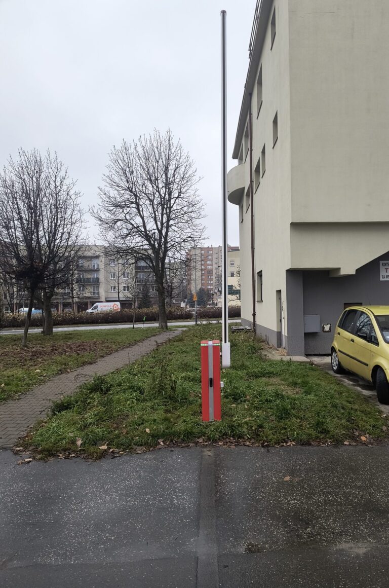 Szlaban automatyczny osiedlowy z kontrolą dostępu — realizacja Proeldom, Kraków