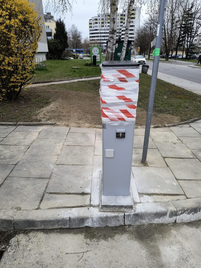 Szlaban automatyczny osiedlowy z kontrolą dostępu — realizacja Proeldom, Kraków