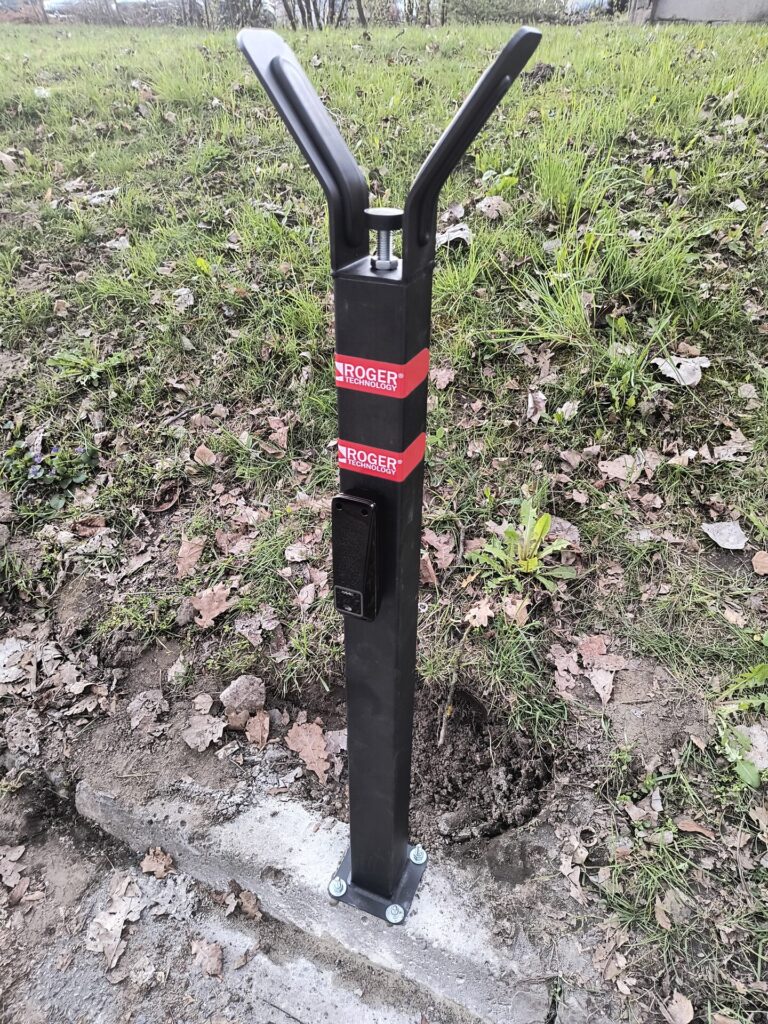 Szlaban automatyczny osiedlowy z kontrolą dostępu — realizacja Proeldom, Kraków