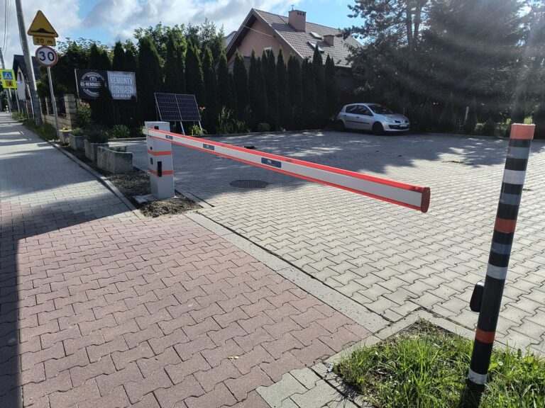 Szlaban automatyczny osiedlowy z kontrolą dostępu — realizacja Proeldom, Kraków